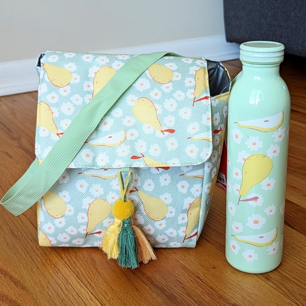 Pear and Daisy Print Insulated Lunch Box‎ w matching Water Bottle Shoulder Strap